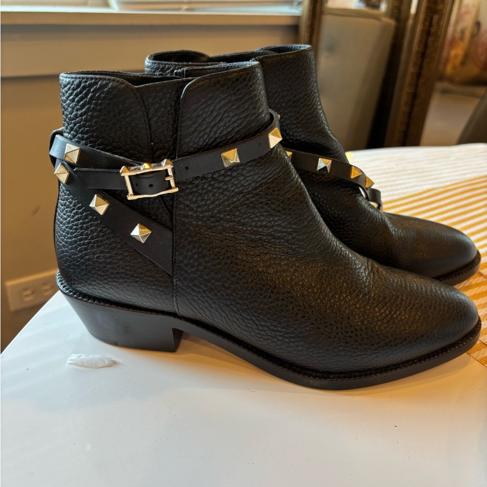 Valentino Black Leather Studded Ankle Boots Booties 37 1/2, US 7